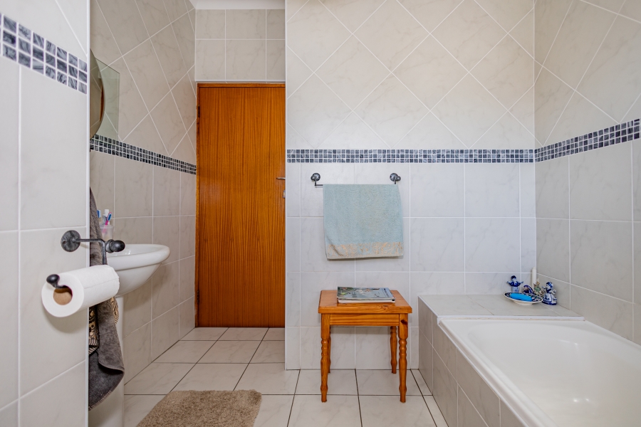 4 Bedroom Property for Sale in Amandelrug Western Cape